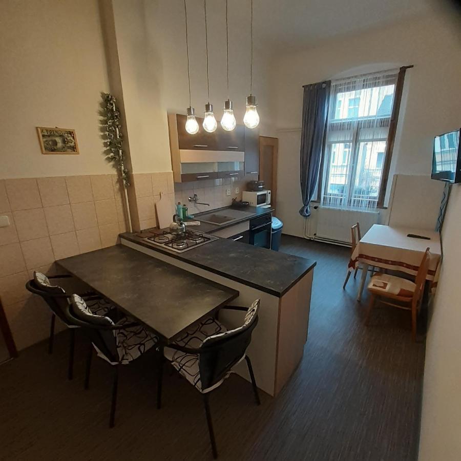Apartma *